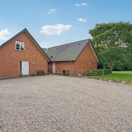 בית נופש Stunning In Nyborg With Sauna *