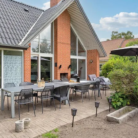 Vakantiehuis Stunning In Nyborg With Sauna *