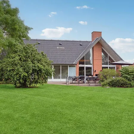 Lovely In Nyborg With Swimming Pool Holiday home Nordenhuse
